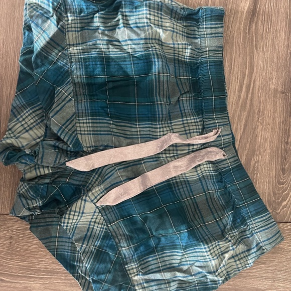 Victoria’s Secret Green Plaid PJ Set - Picture 8 of 9